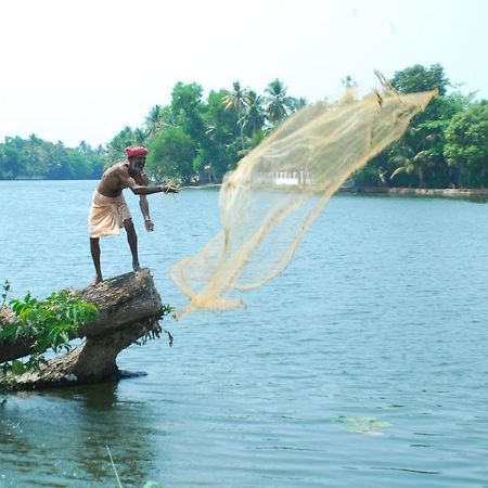 Triveny River Palace Hotel Alappuzha Bagian luar foto