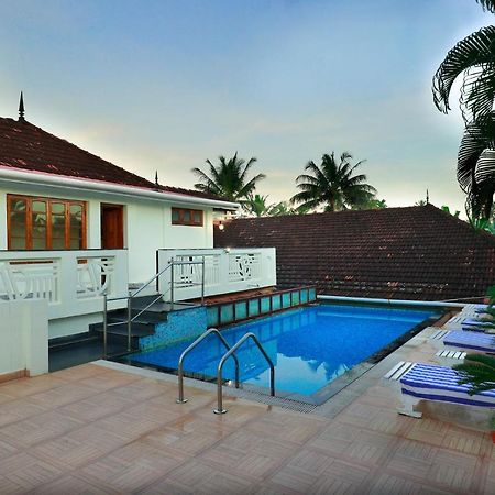 Triveny River Palace Hotel Alappuzha Bagian luar foto