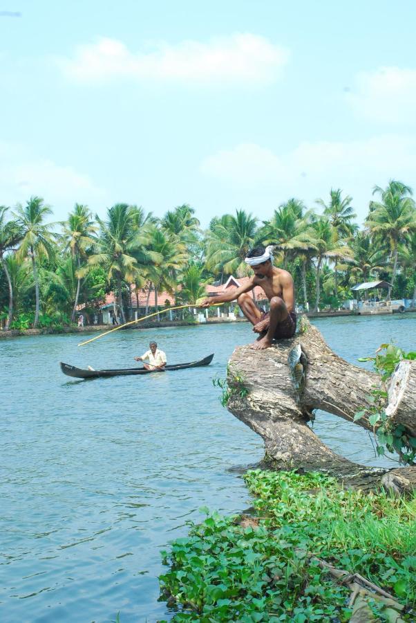 Triveny River Palace Hotel Alappuzha Bagian luar foto