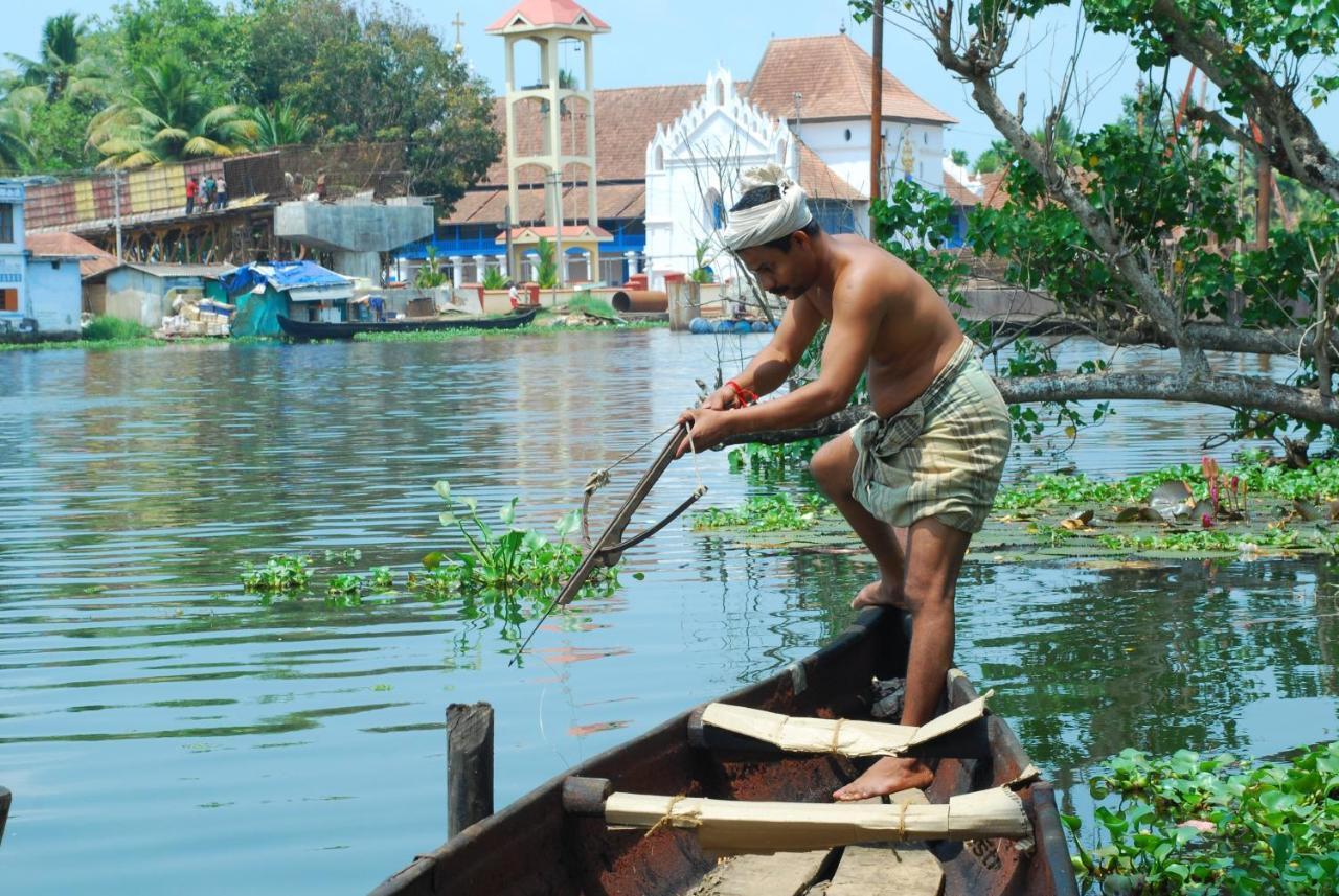 Triveny River Palace Hotel Alappuzha Bagian luar foto