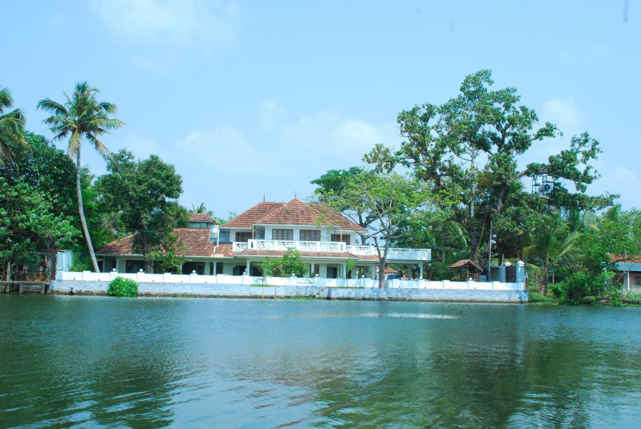 Triveny River Palace Hotel Alappuzha Bagian luar foto