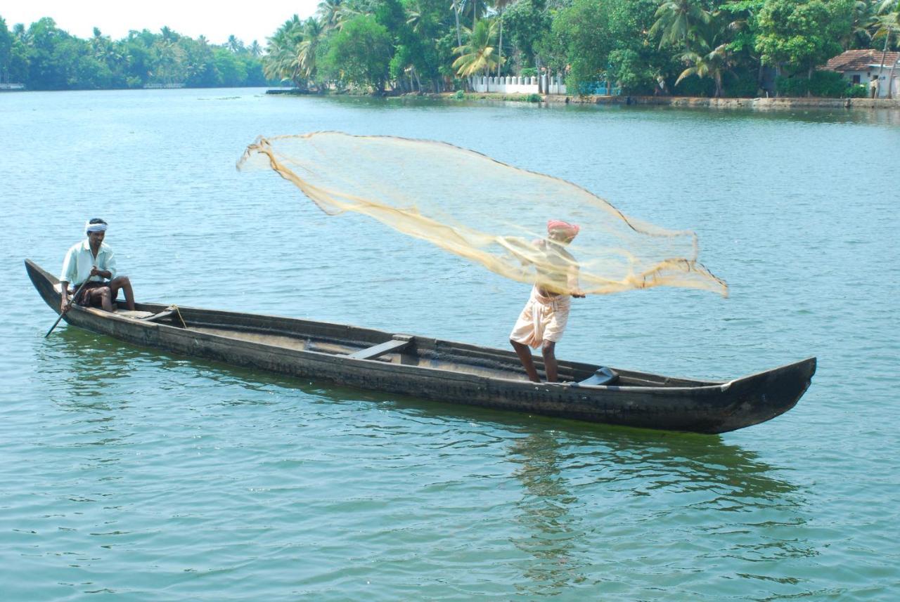 Triveny River Palace Hotel Alappuzha Bagian luar foto