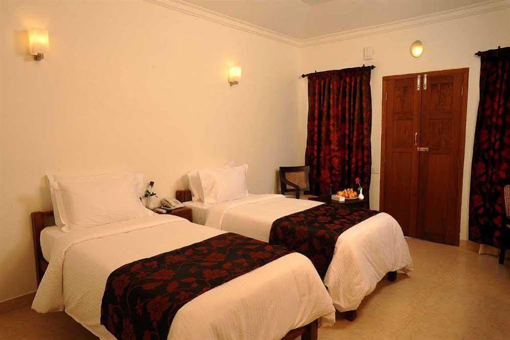 Triveny River Palace Hotel Alappuzha Bagian luar foto