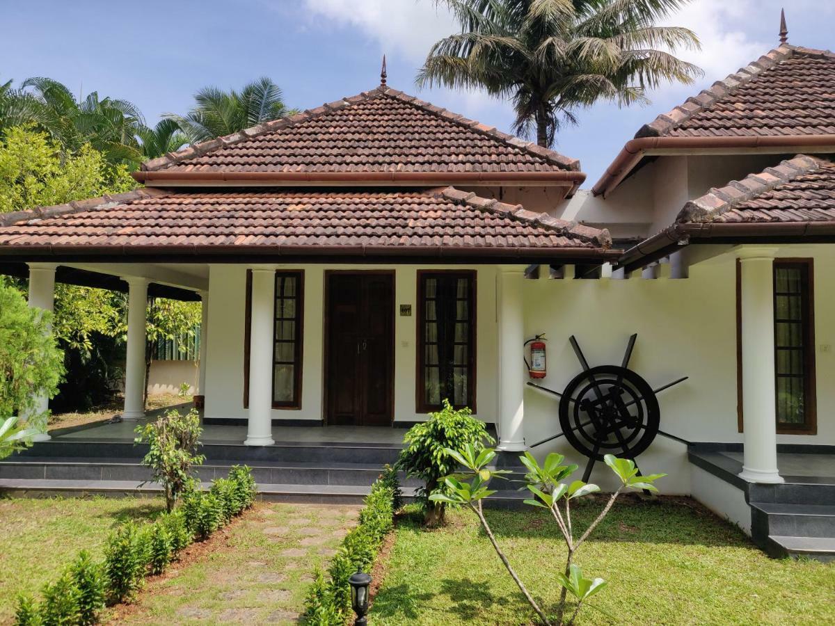 Triveny River Palace Hotel Alappuzha Bagian luar foto