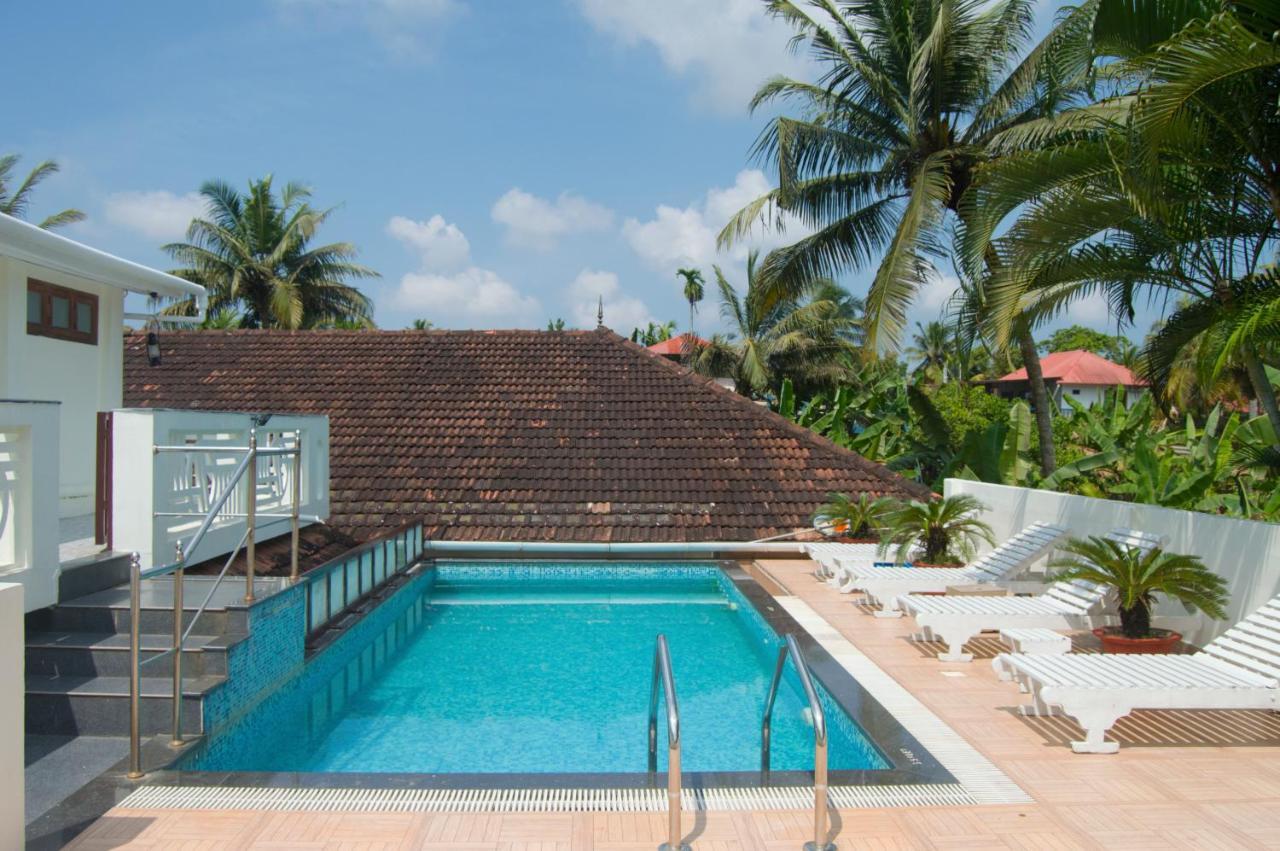 Triveny River Palace Hotel Alappuzha Bagian luar foto