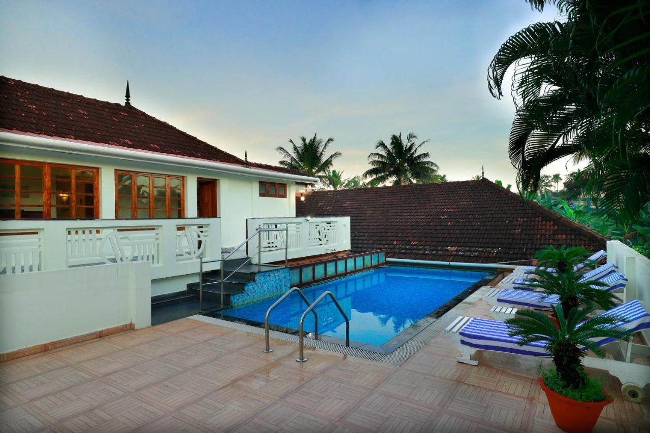 Triveny River Palace Hotel Alappuzha Bagian luar foto