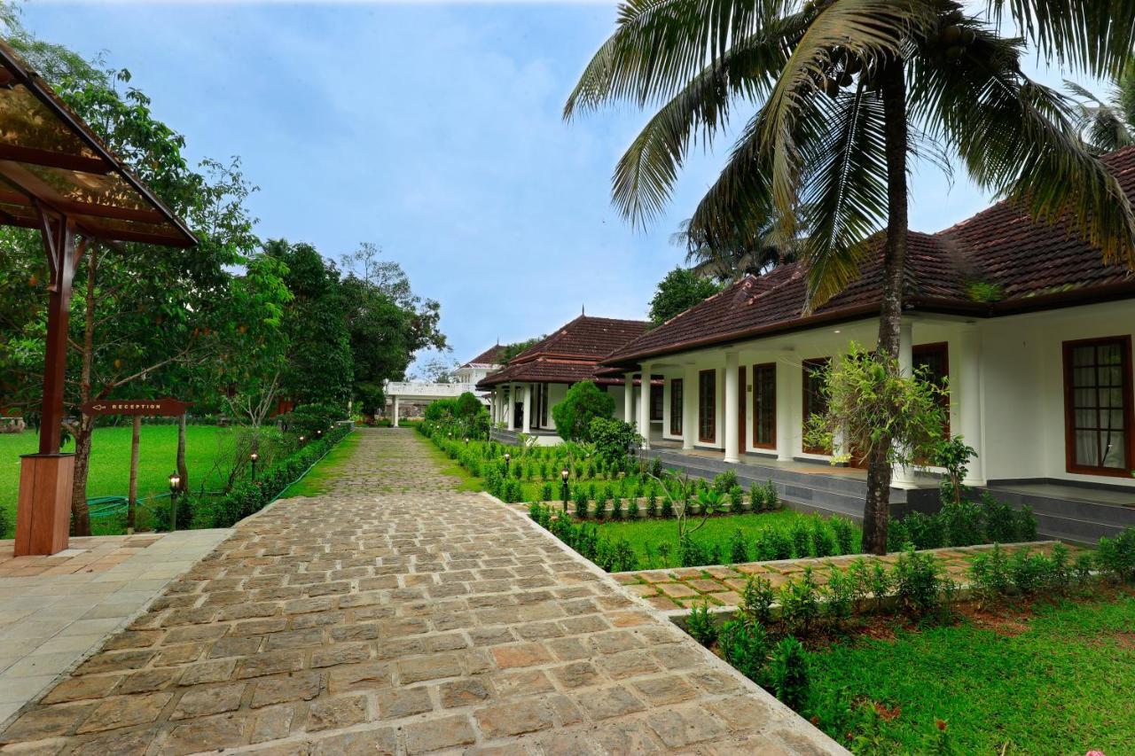 Triveny River Palace Hotel Alappuzha Bagian luar foto