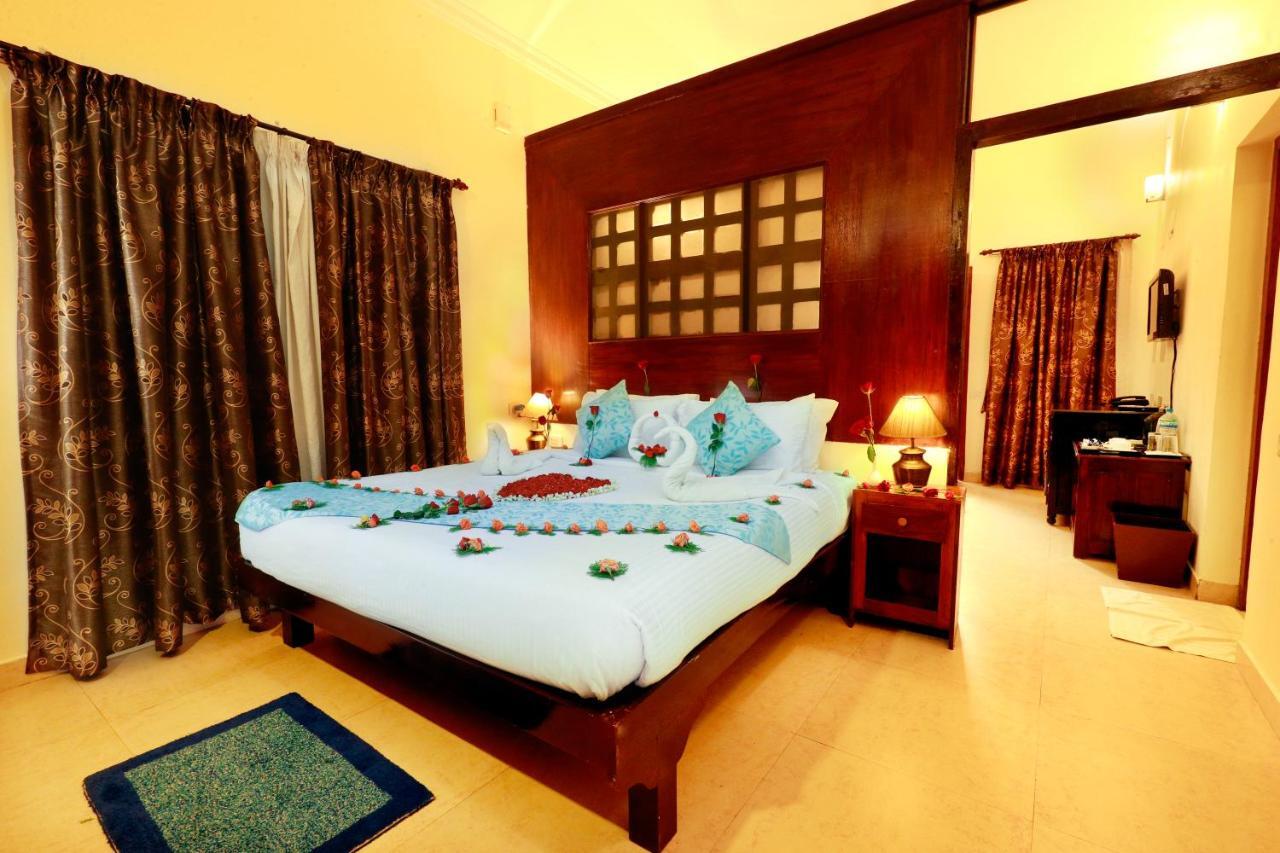 Triveny River Palace Hotel Alappuzha Bagian luar foto
