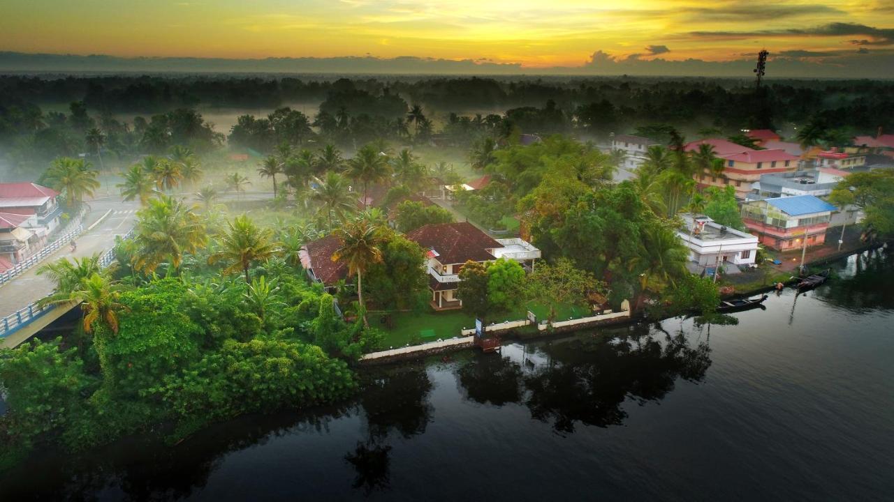 Triveny River Palace Hotel Alappuzha Bagian luar foto