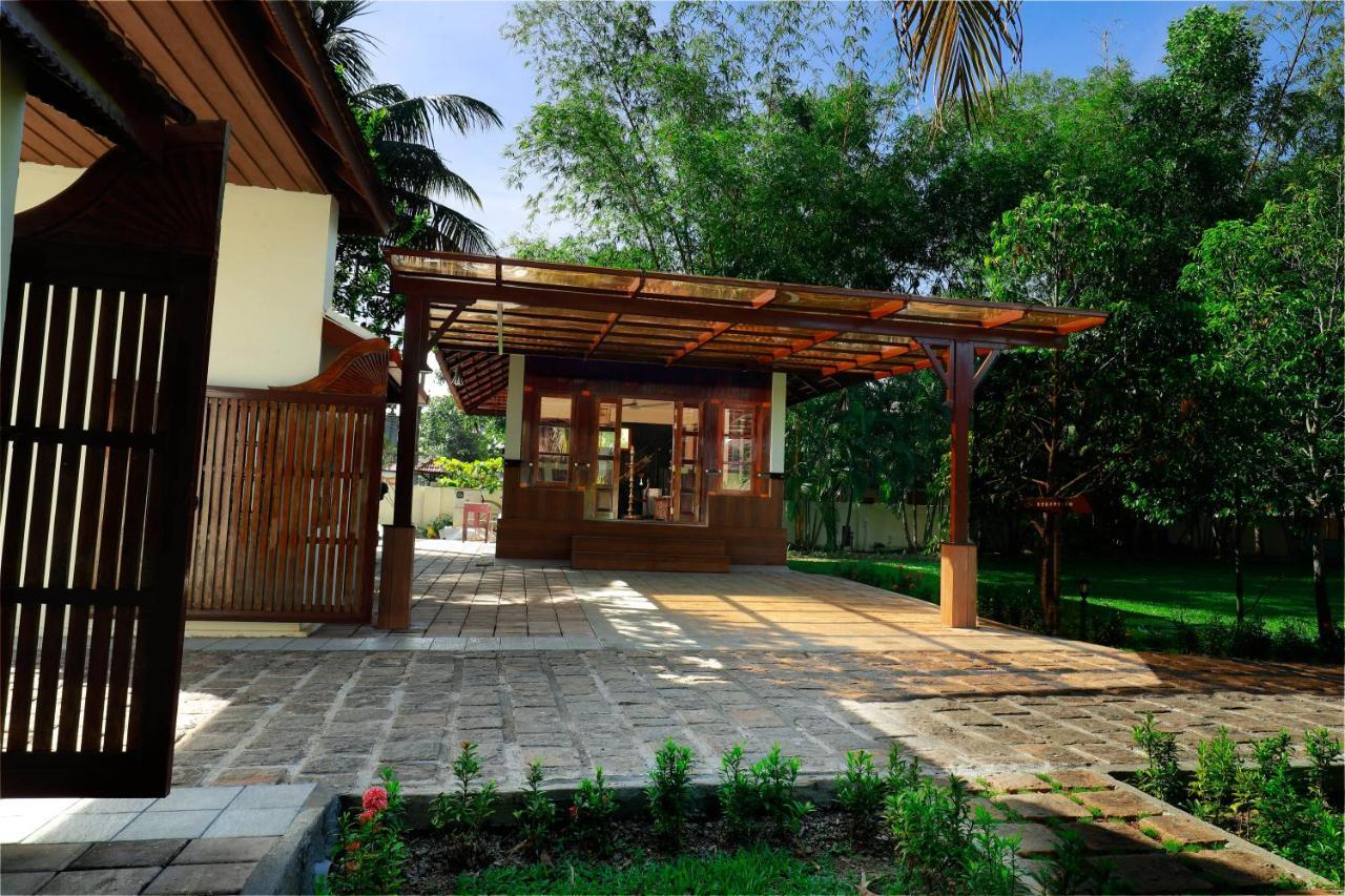 Triveny River Palace Hotel Alappuzha Bagian luar foto