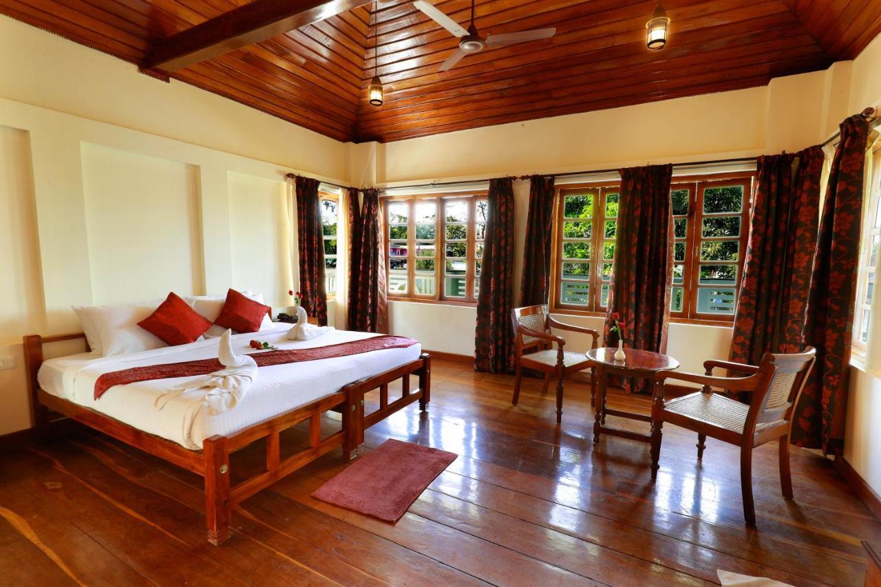Triveny River Palace Hotel Alappuzha Bagian luar foto