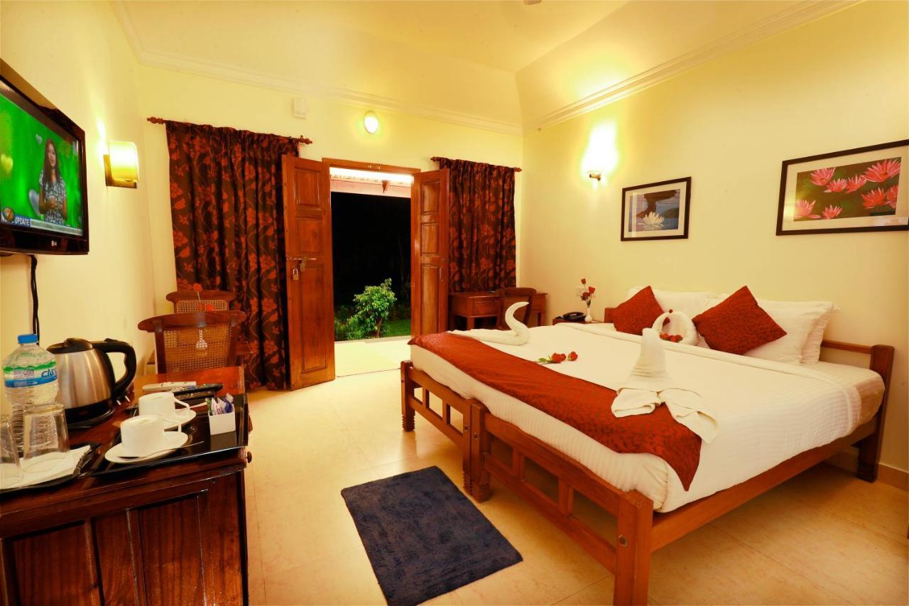 Triveny River Palace Hotel Alappuzha Bagian luar foto