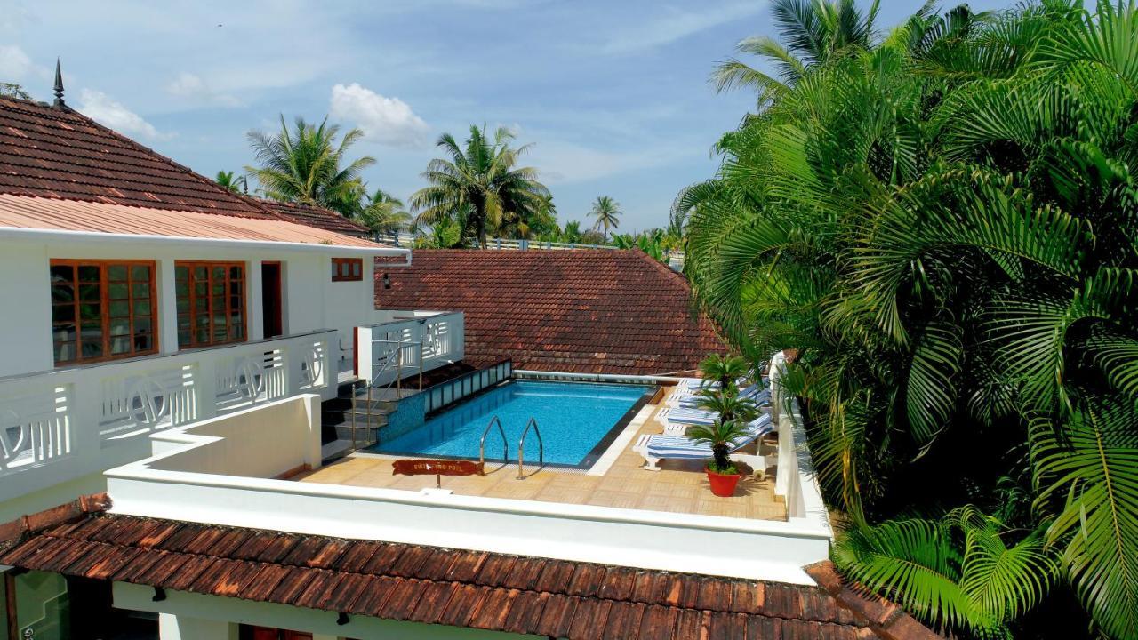 Triveny River Palace Hotel Alappuzha Bagian luar foto