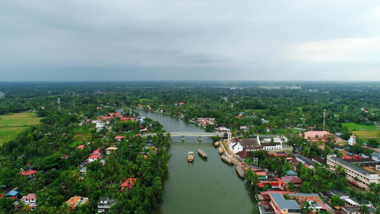 Triveny River Palace Hotel Alappuzha Bagian luar foto