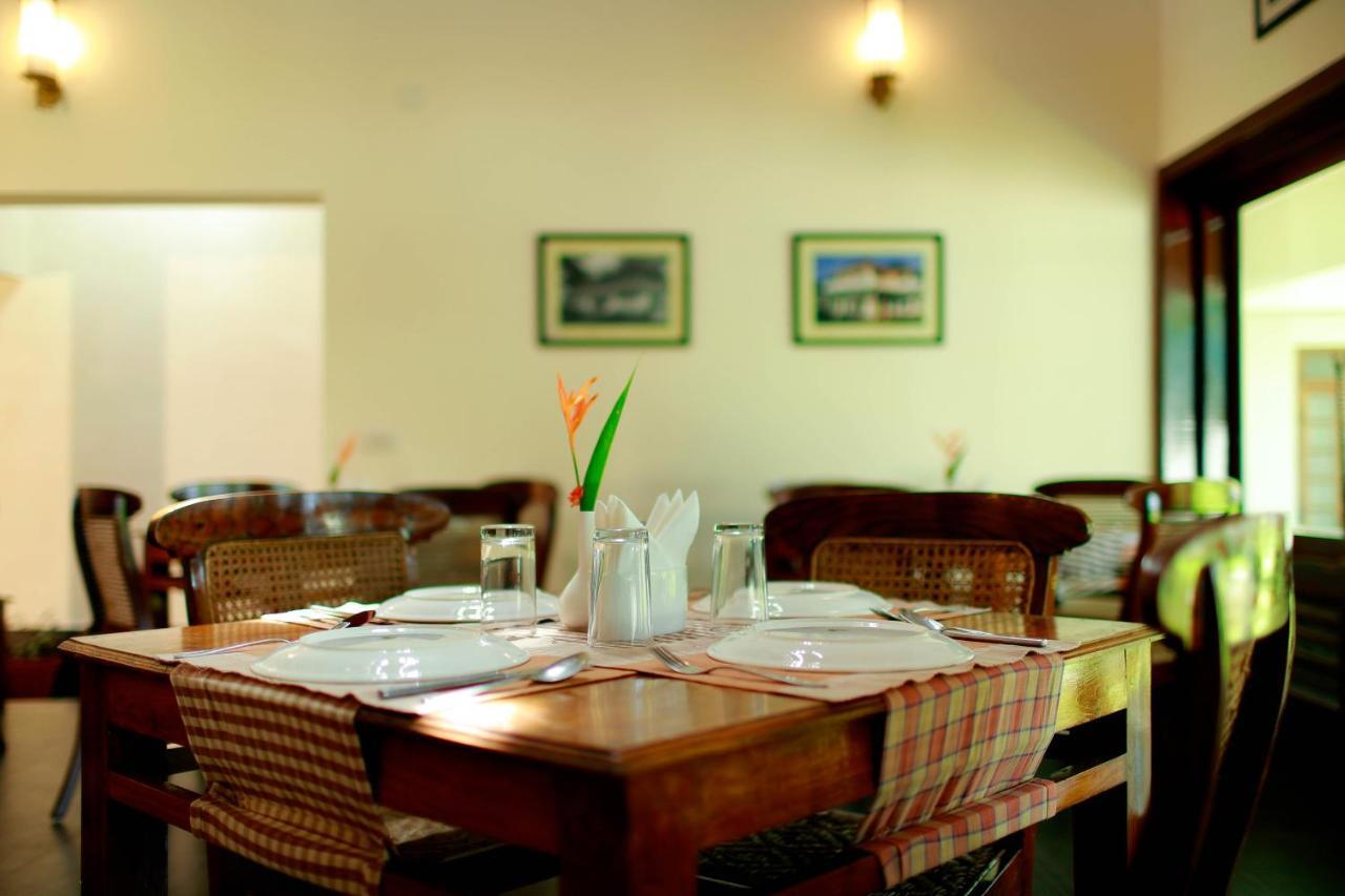 Triveny River Palace Hotel Alappuzha Bagian luar foto