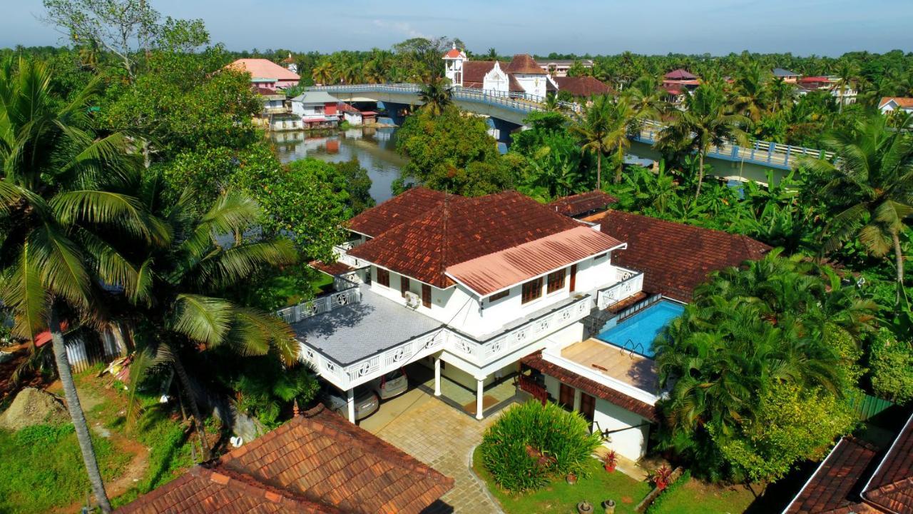 Triveny River Palace Hotel Alappuzha Bagian luar foto