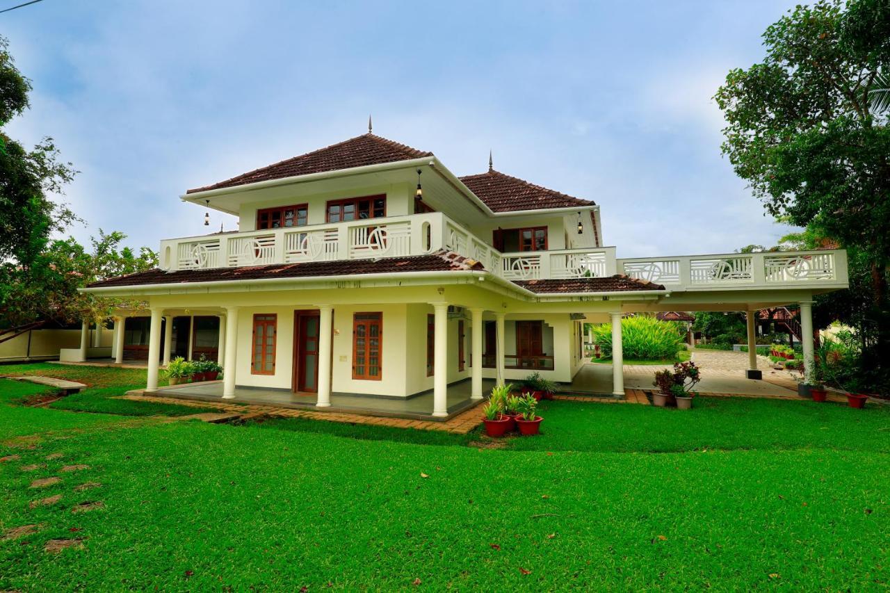 Triveny River Palace Hotel Alappuzha Bagian luar foto