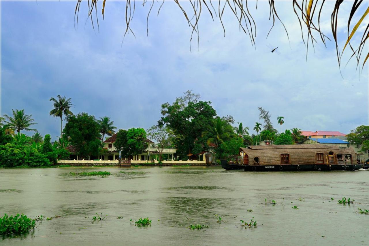 Triveny River Palace Hotel Alappuzha Bagian luar foto
