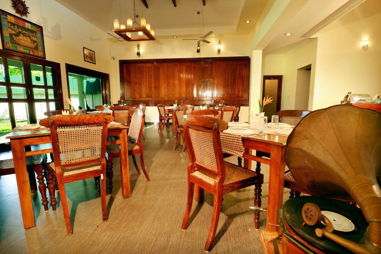 Triveny River Palace Hotel Alappuzha Bagian luar foto