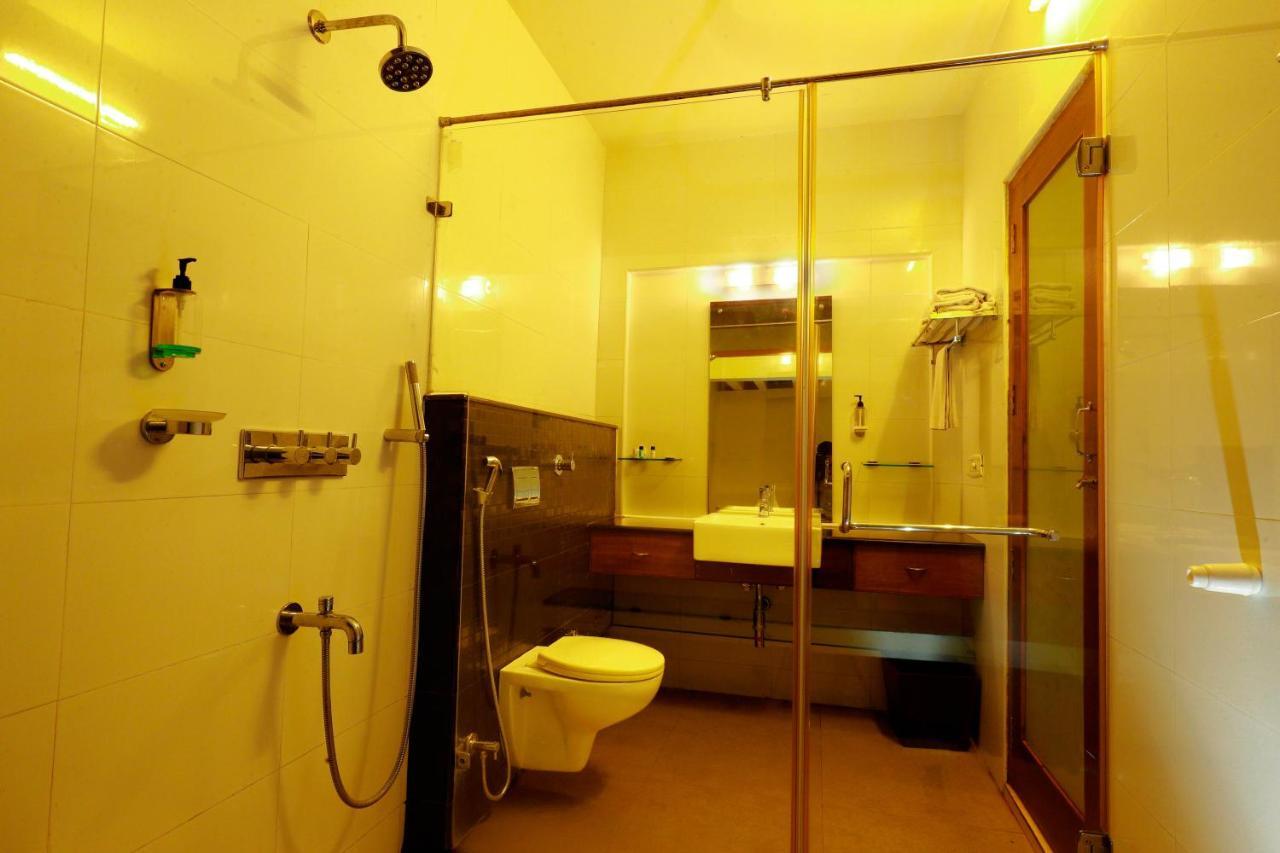 Triveny River Palace Hotel Alappuzha Bagian luar foto